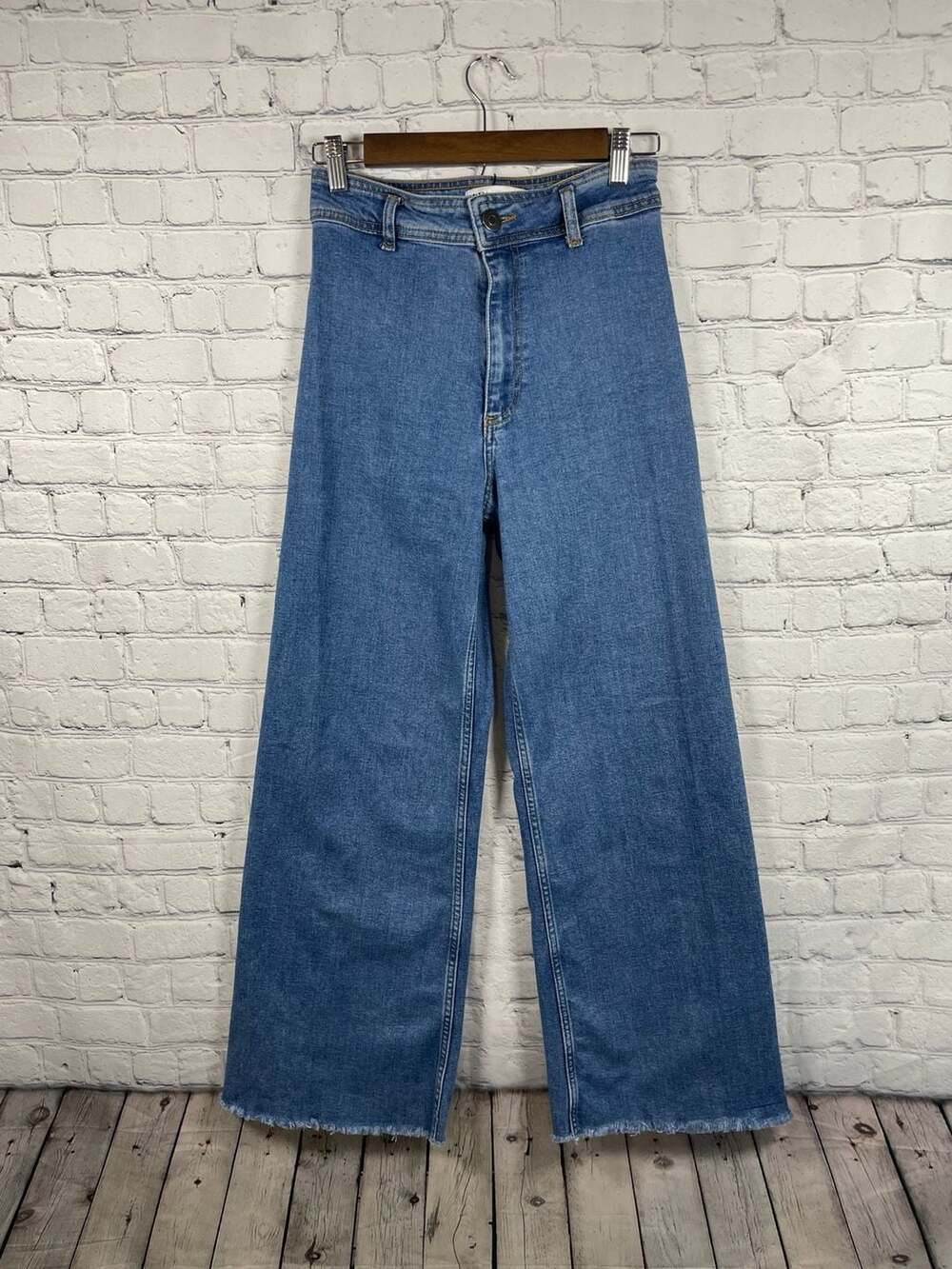 ZARA High Rise Y2K Skater Wide Leg Raw Hem Jeans Size 4